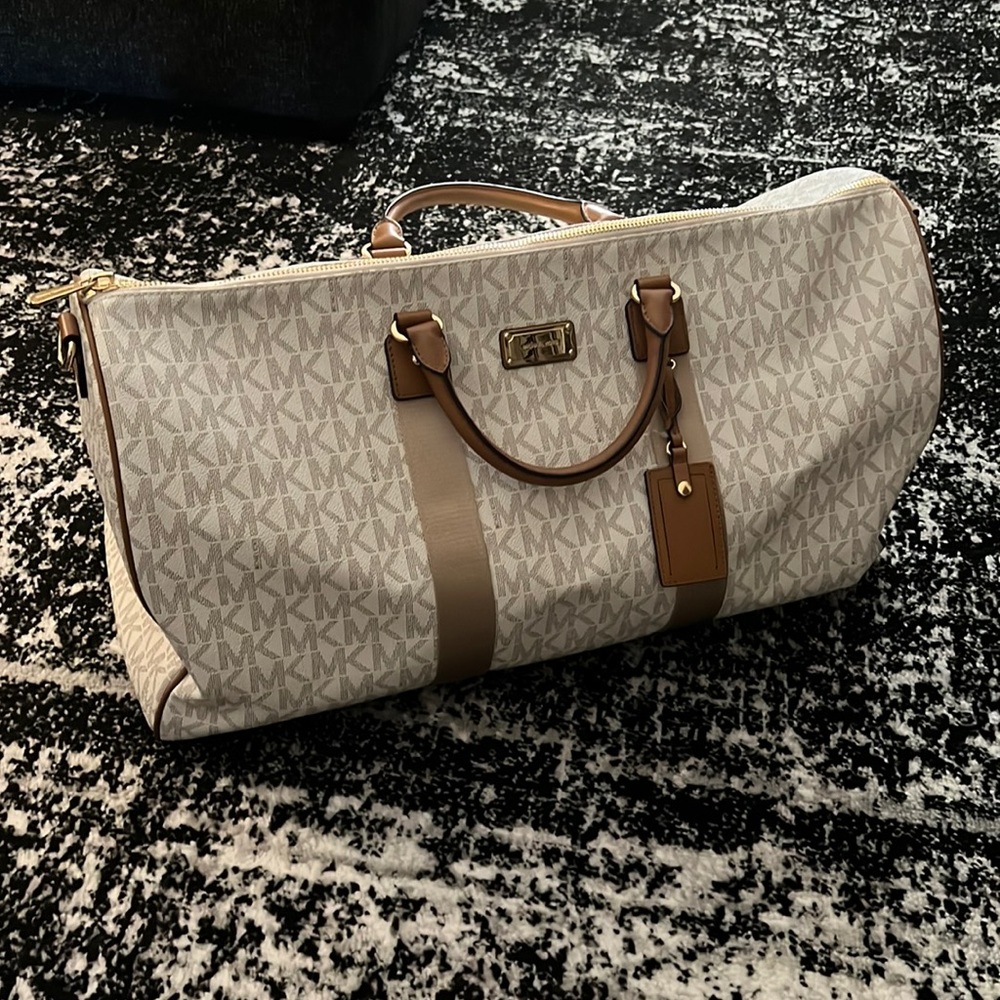 MICHAEL KORS DUFFLE BAG
